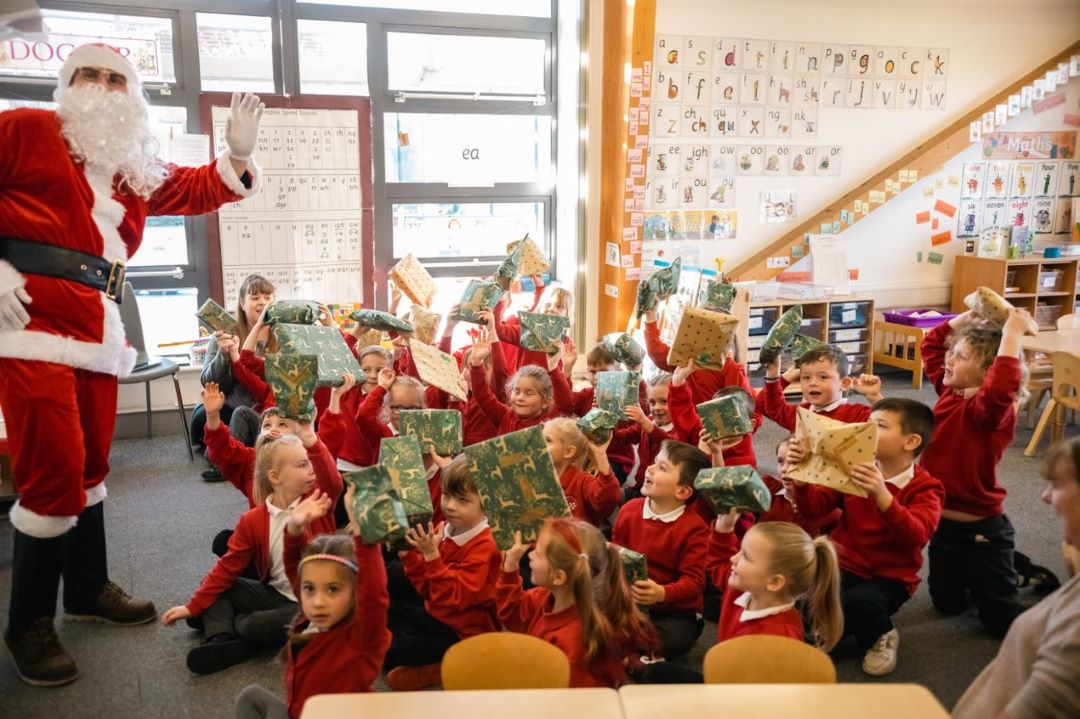 Santa Visits Maybury Primary School!